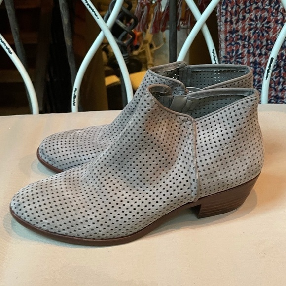 Sam Edelman Perforated‎ Bootie Taupe Size 7.5 - Picture 2 of 7